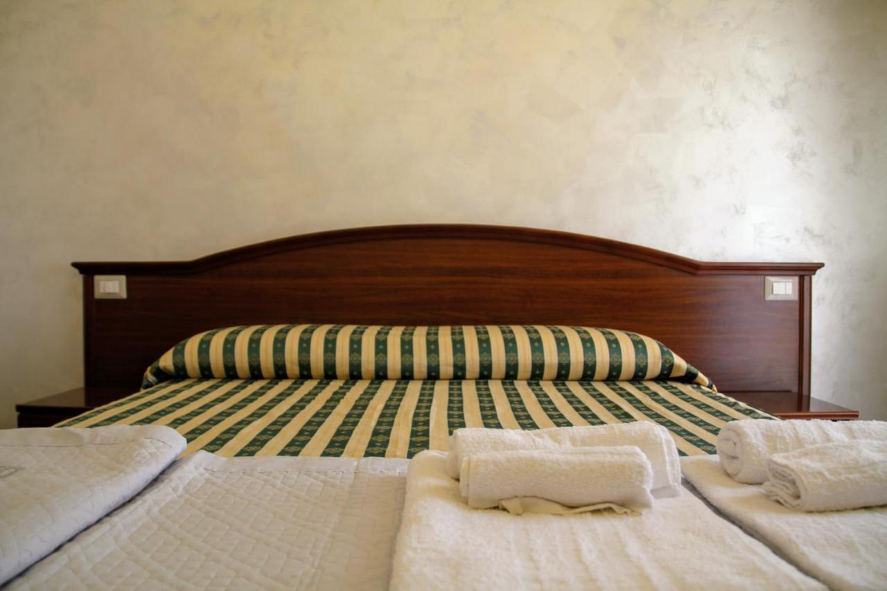 Rooms Dimora Arco - Affitti Brevi Italia Monte SantʼAngelo Exteriör bild