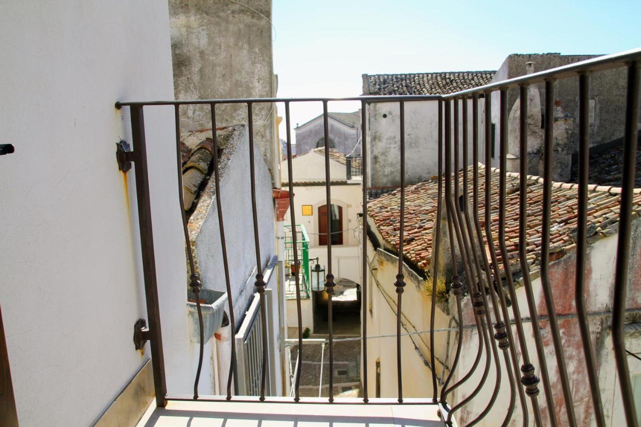 Rooms Dimora Arco - Affitti Brevi Italia Monte SantʼAngelo Exteriör bild