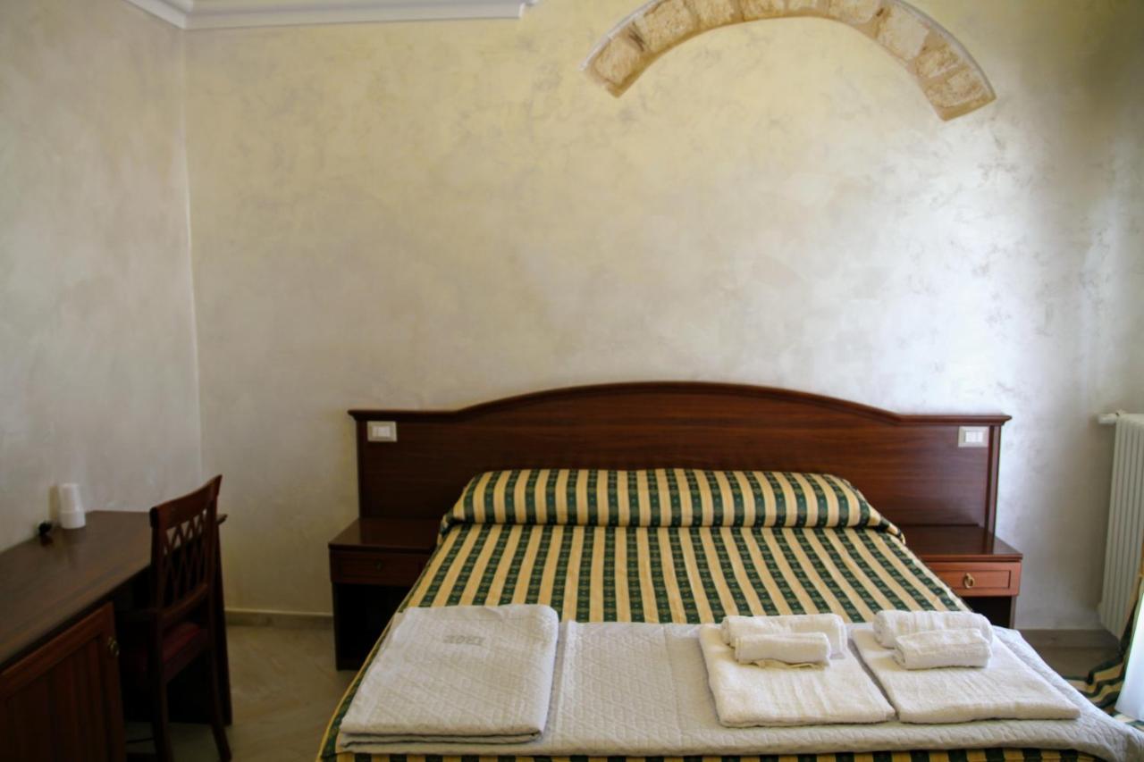Rooms Dimora Arco - Affitti Brevi Italia Monte SantʼAngelo Exteriör bild