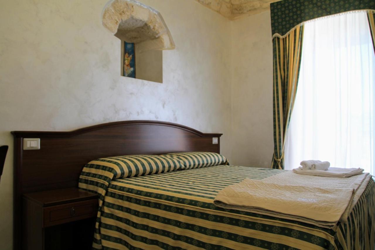 Rooms Dimora Arco - Affitti Brevi Italia Monte SantʼAngelo Exteriör bild