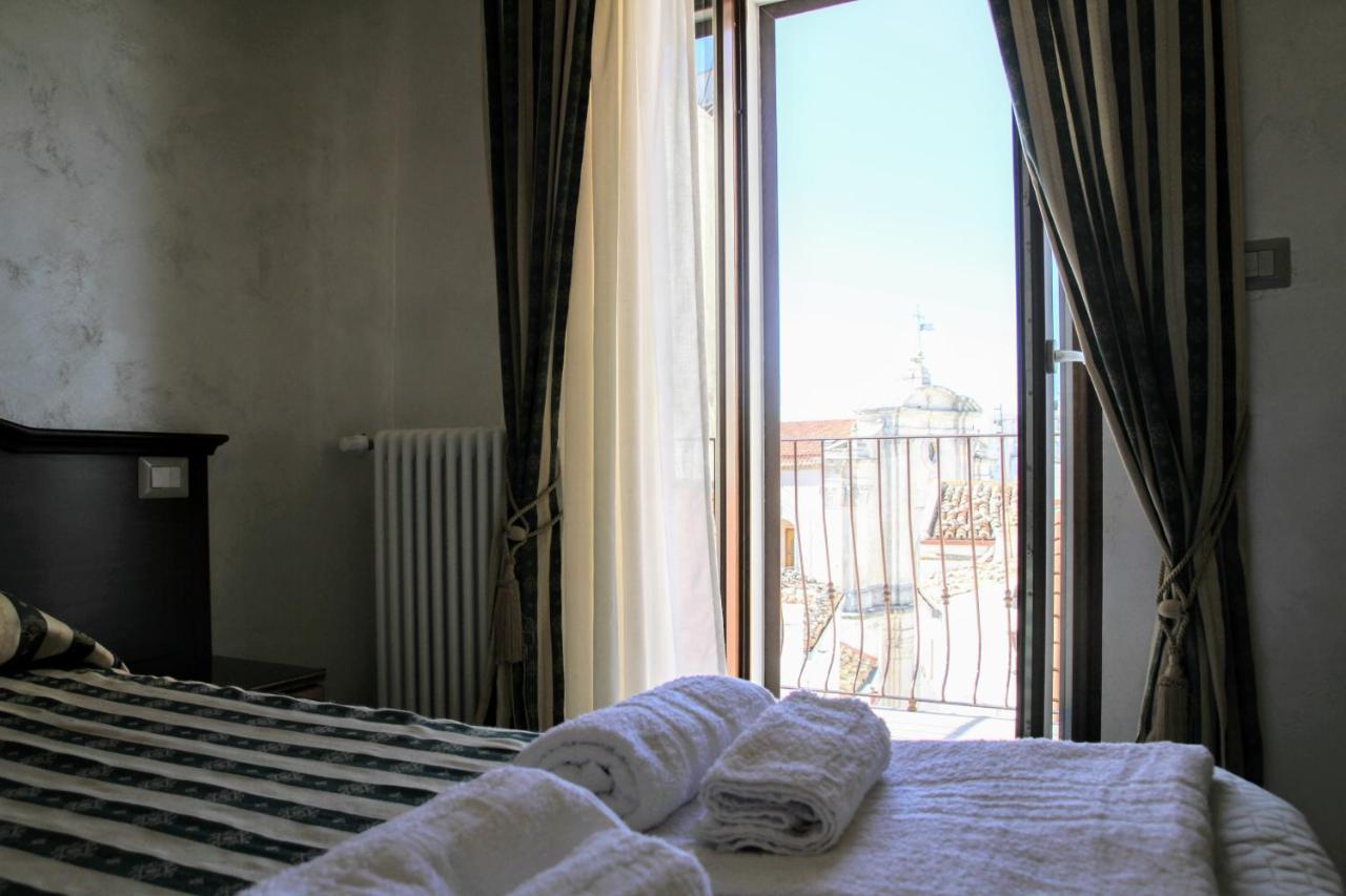 Rooms Dimora Arco - Affitti Brevi Italia Monte SantʼAngelo Exteriör bild
